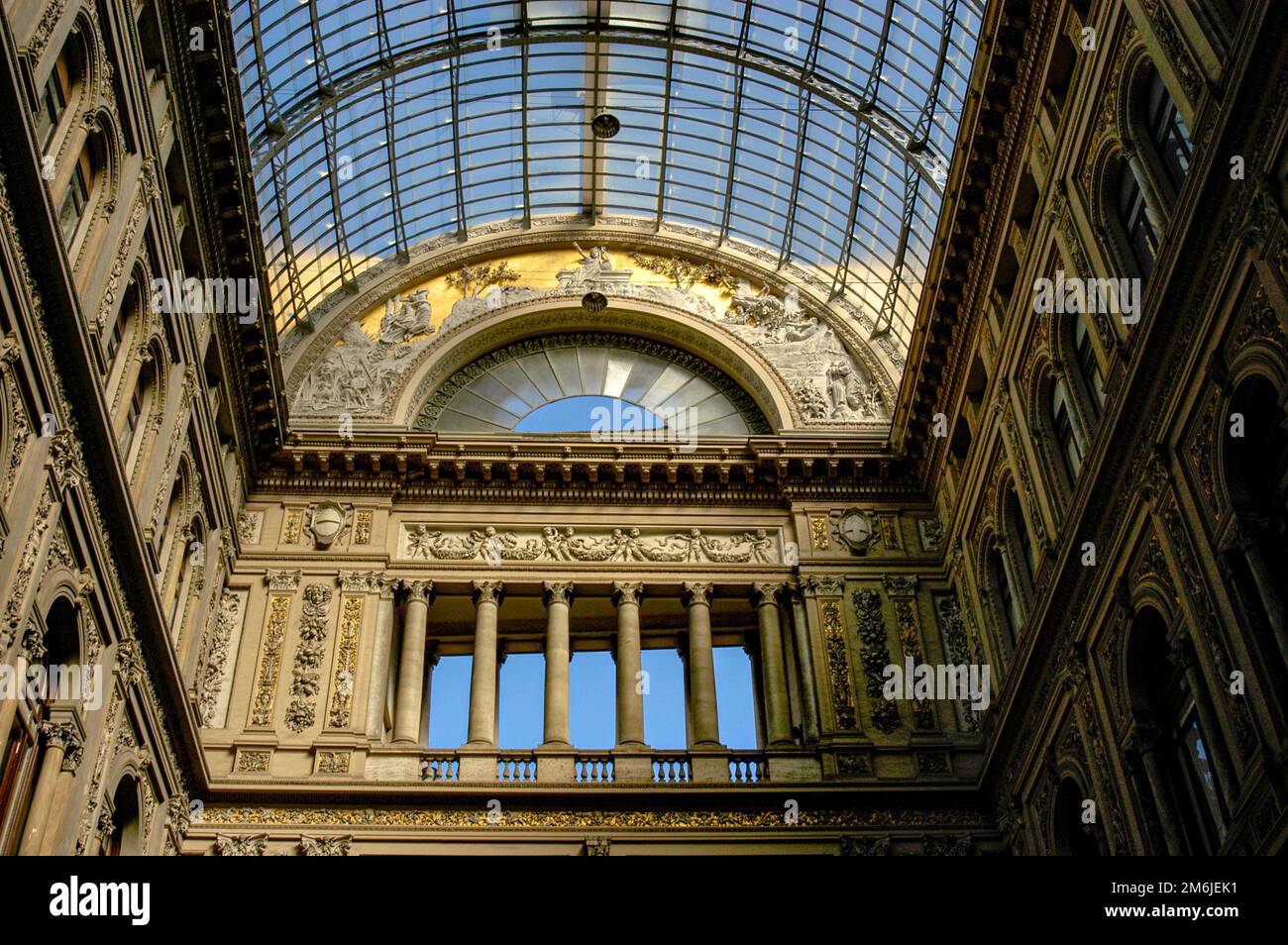 Die Glasdecke der Galleria Umberto I in Neapel, Italien. Stockfoto