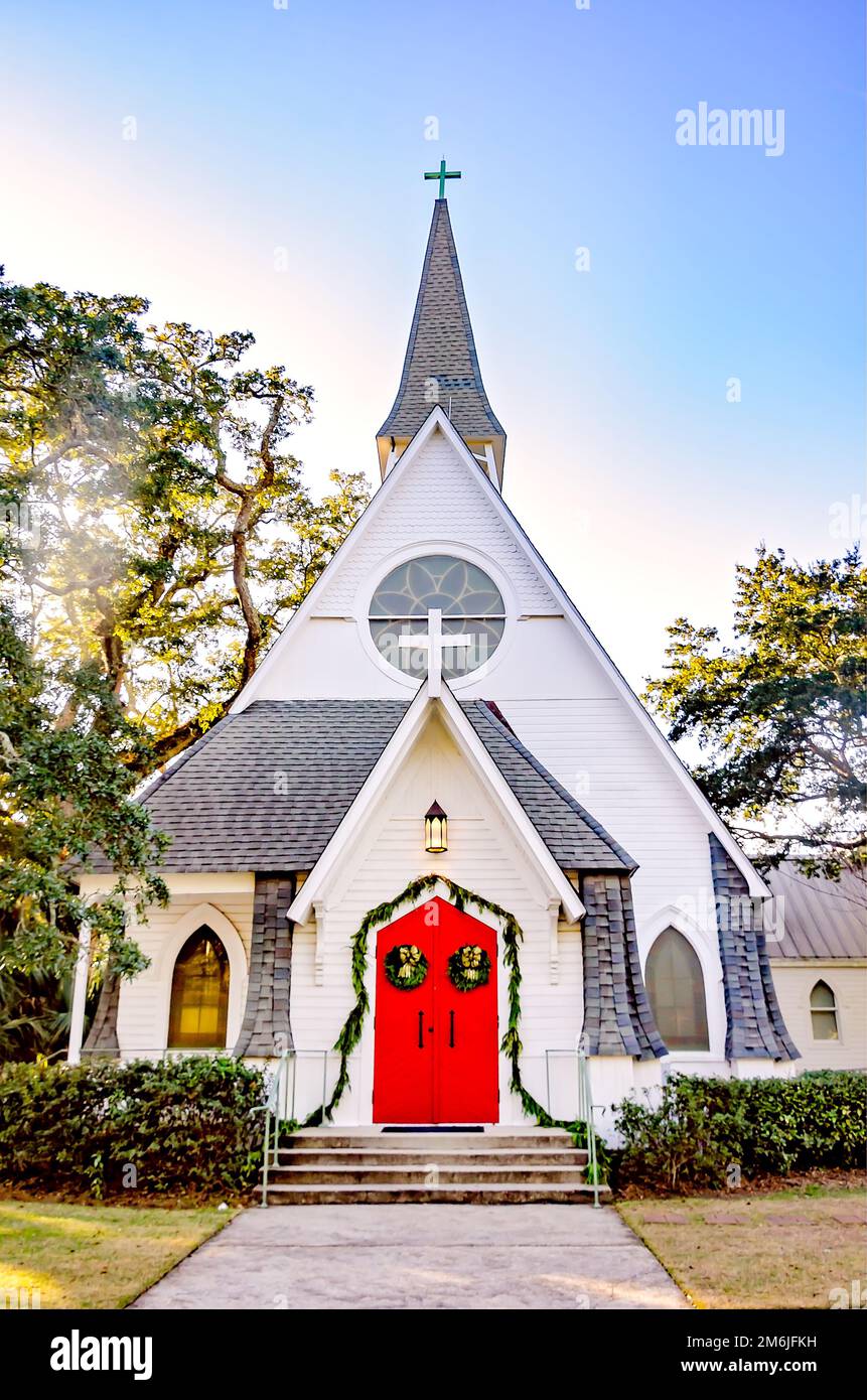 St. John's Episcopal Church ist am 28. Dezember 2022 in Ocean Springs, Mississippi, abgebildet. Die Kirche wurde 1892 erbaut. Stockfoto