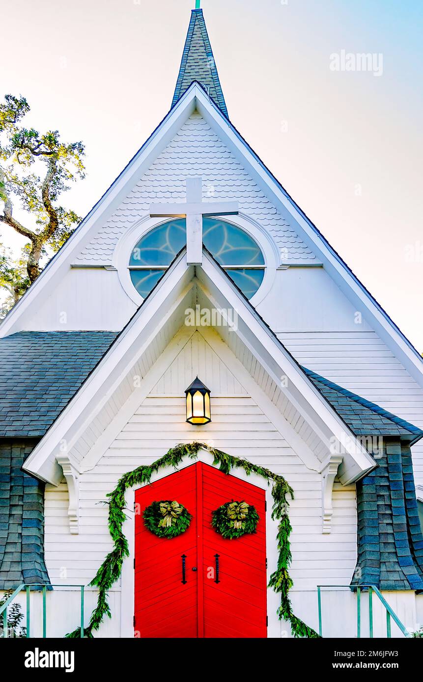 St. John's Episcopal Church ist am 28. Dezember 2022 in Ocean Springs, Mississippi, abgebildet. Die Kirche wurde 1892 erbaut. Stockfoto