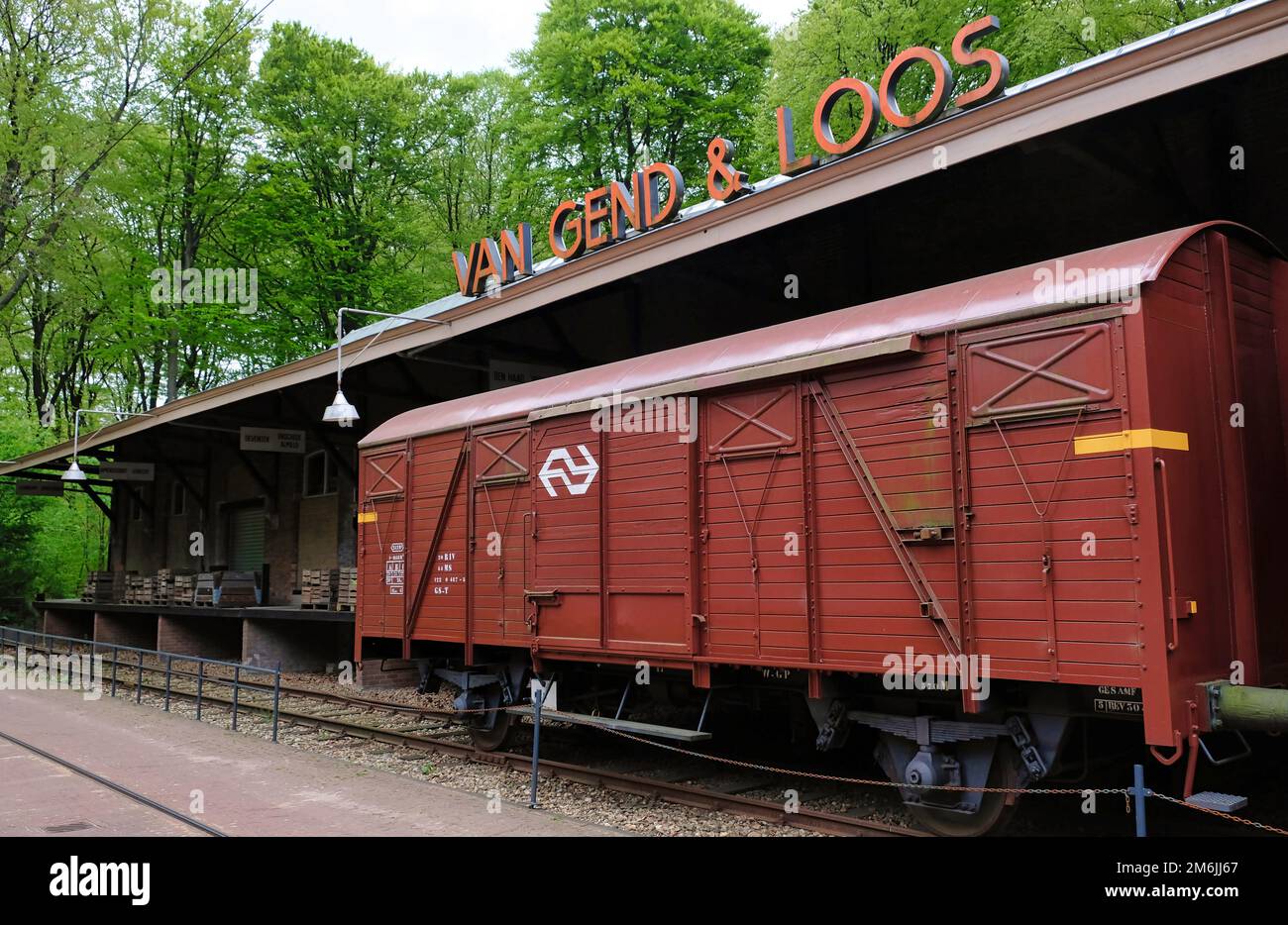 Holocoust-Abschiebungszug an einem Bahnhof in den niederlanden Stockfoto