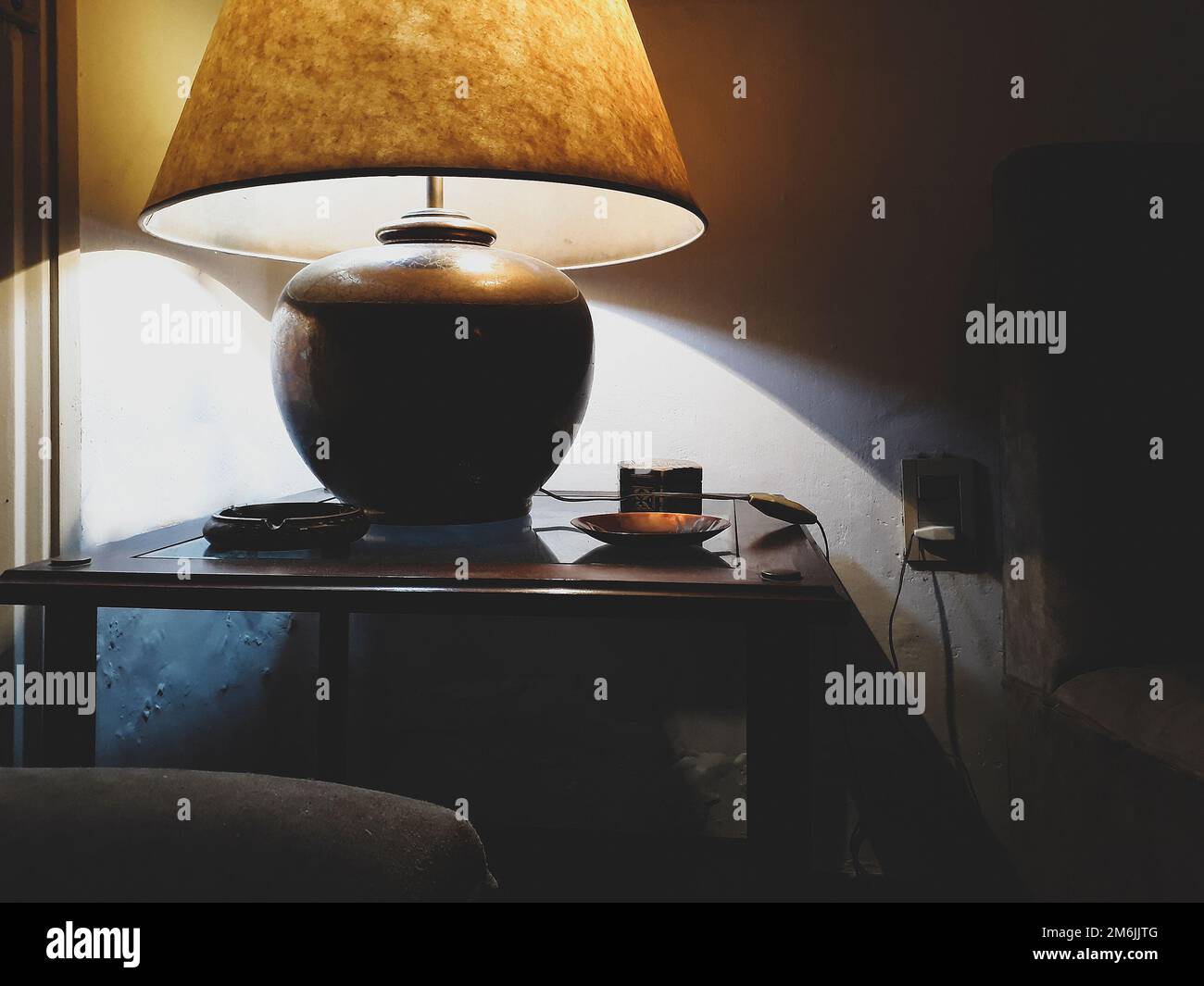 Wohnzimmer Mit Dunkler Szene Stockfoto