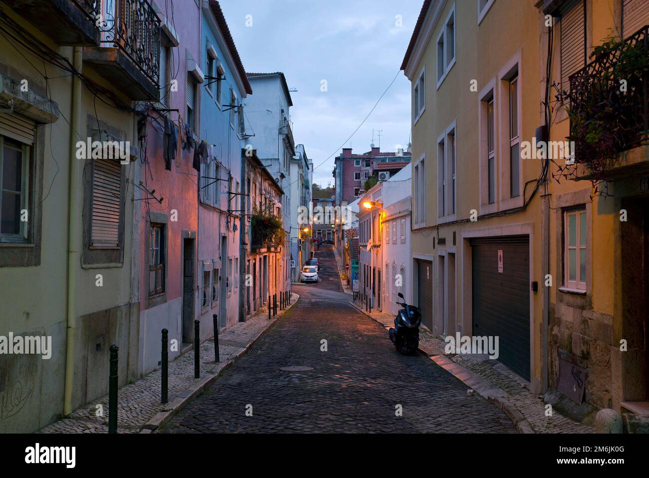 Die Straße von Lissabon bei Sonnenaufgang Stockfoto