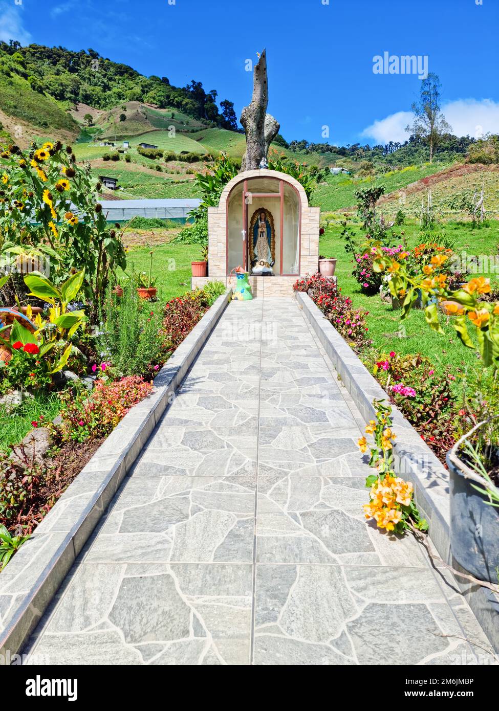 Panama, Cerro Punta, kleine Votivkapelle mit Madonna Stockfoto