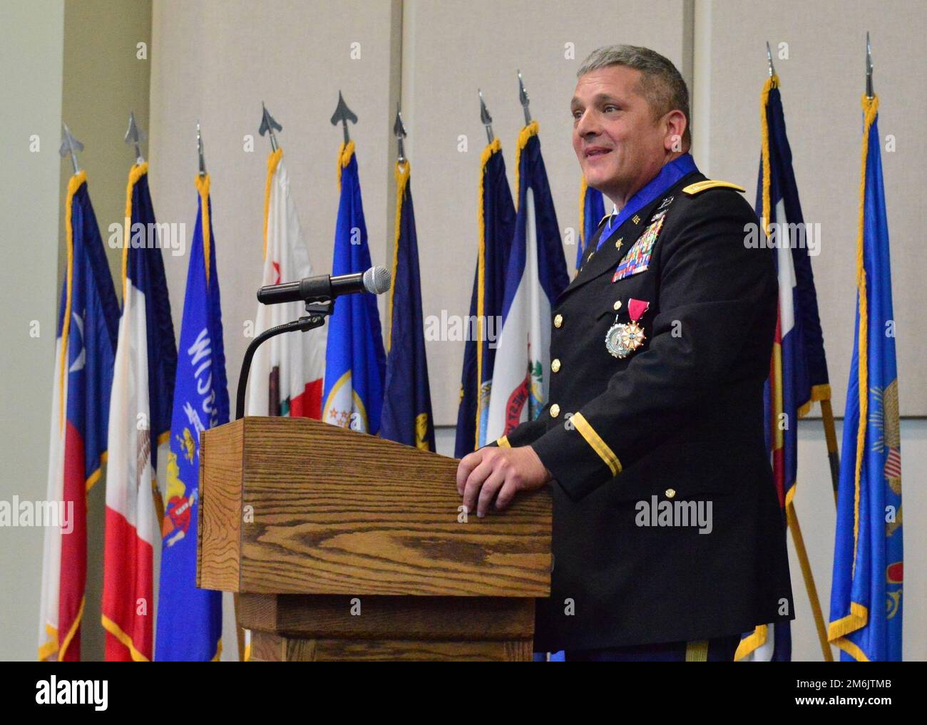 Ausscheidender Befehlshaber der Nationalgarde der Georgia Army, CW5 Carl Jackson, hält nach seinem offiziellen Ruhestand am 29. April 2022 im Clay National Guard Center in Marietta, Georgia, eine Rede Stockfoto