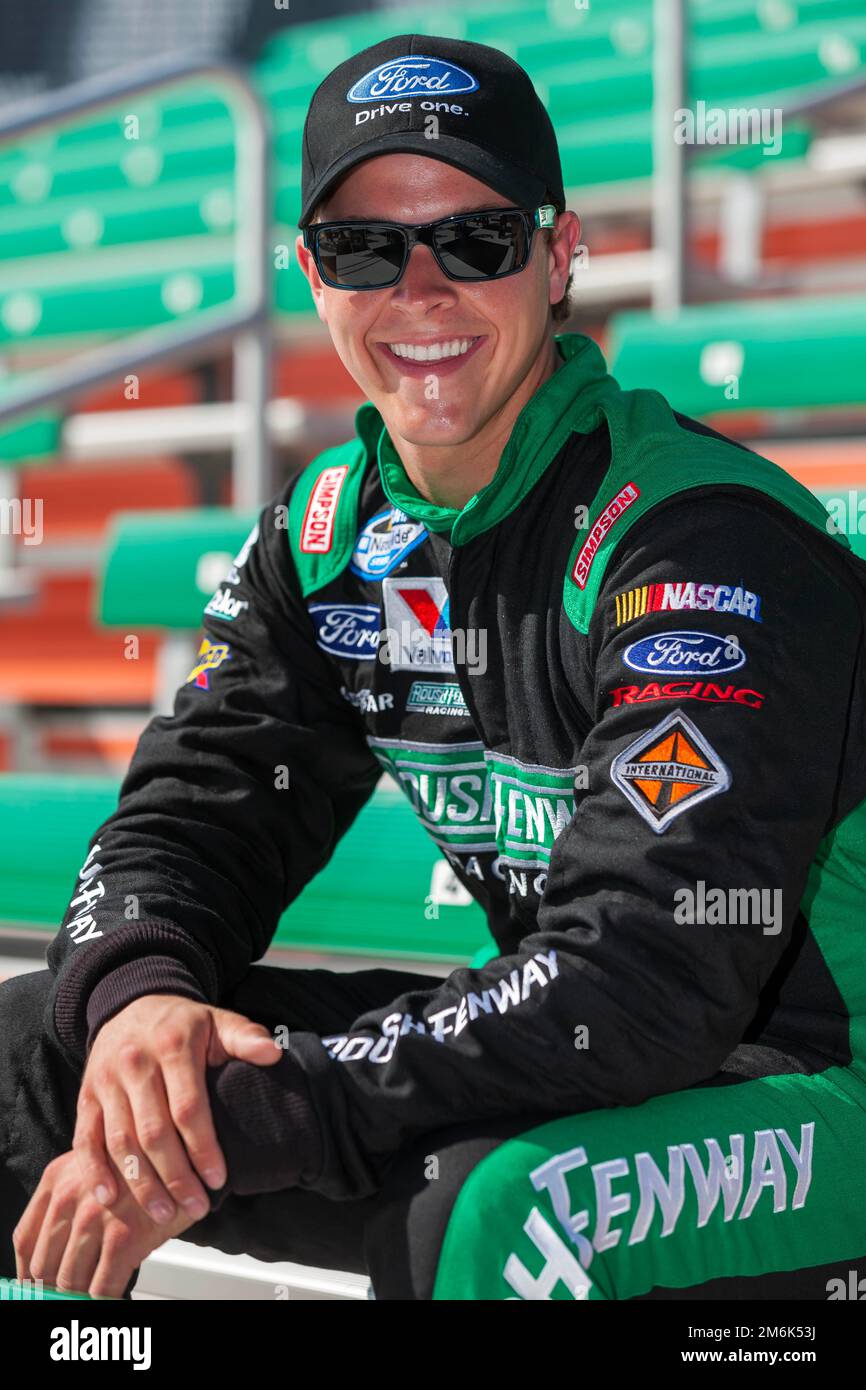 DAYTONA BEACH, FL - 20. FEBRUAR 2011: Trevor Bayne (21) wird der jüngste Fahrer, der das Daytona 500-Rennen auf dem Daytona International Speedway in Daytona Beach, FL, gewonnen hat. Stockfoto