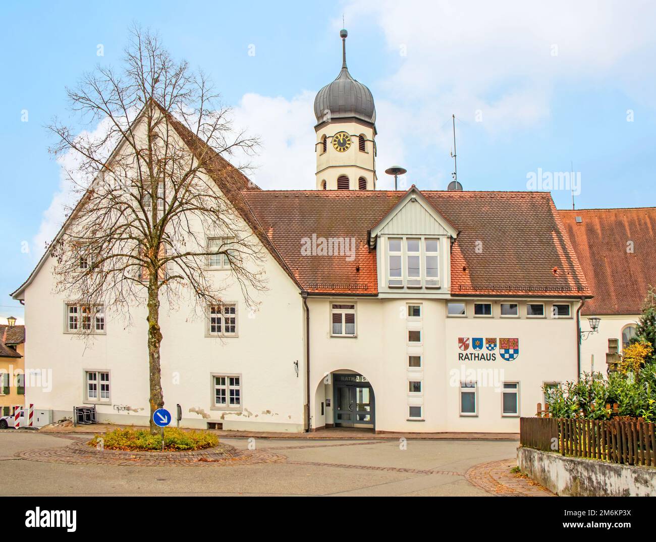 Rathaus und Klosterkirche, Ã-hningen am Bodensee Stockfoto