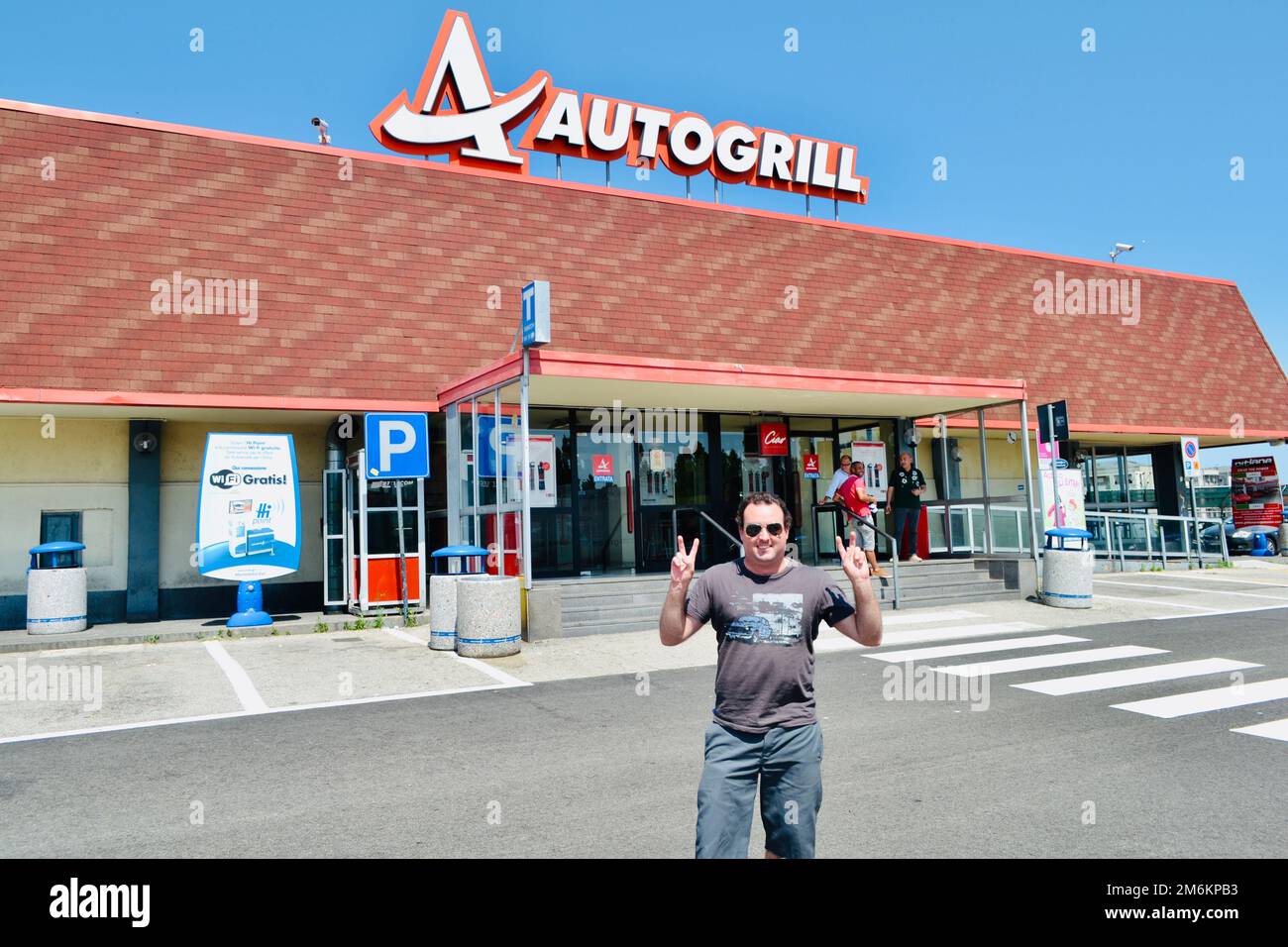 Foto vor einem Autogrill-Restaurant in Europa. Stockfoto