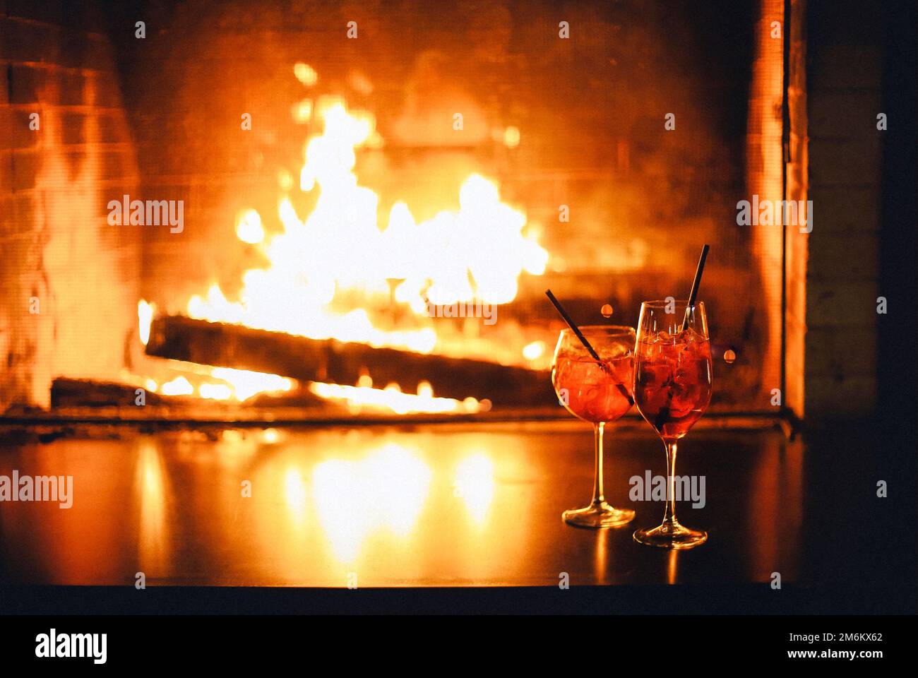 Apperol Spritz Cocktail aus Nebelglas, selektiver Fokus Stockfoto