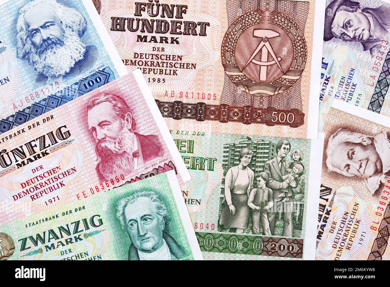Altes Geld aus Ostdeutschland, ein Hintergrund Stockfoto
