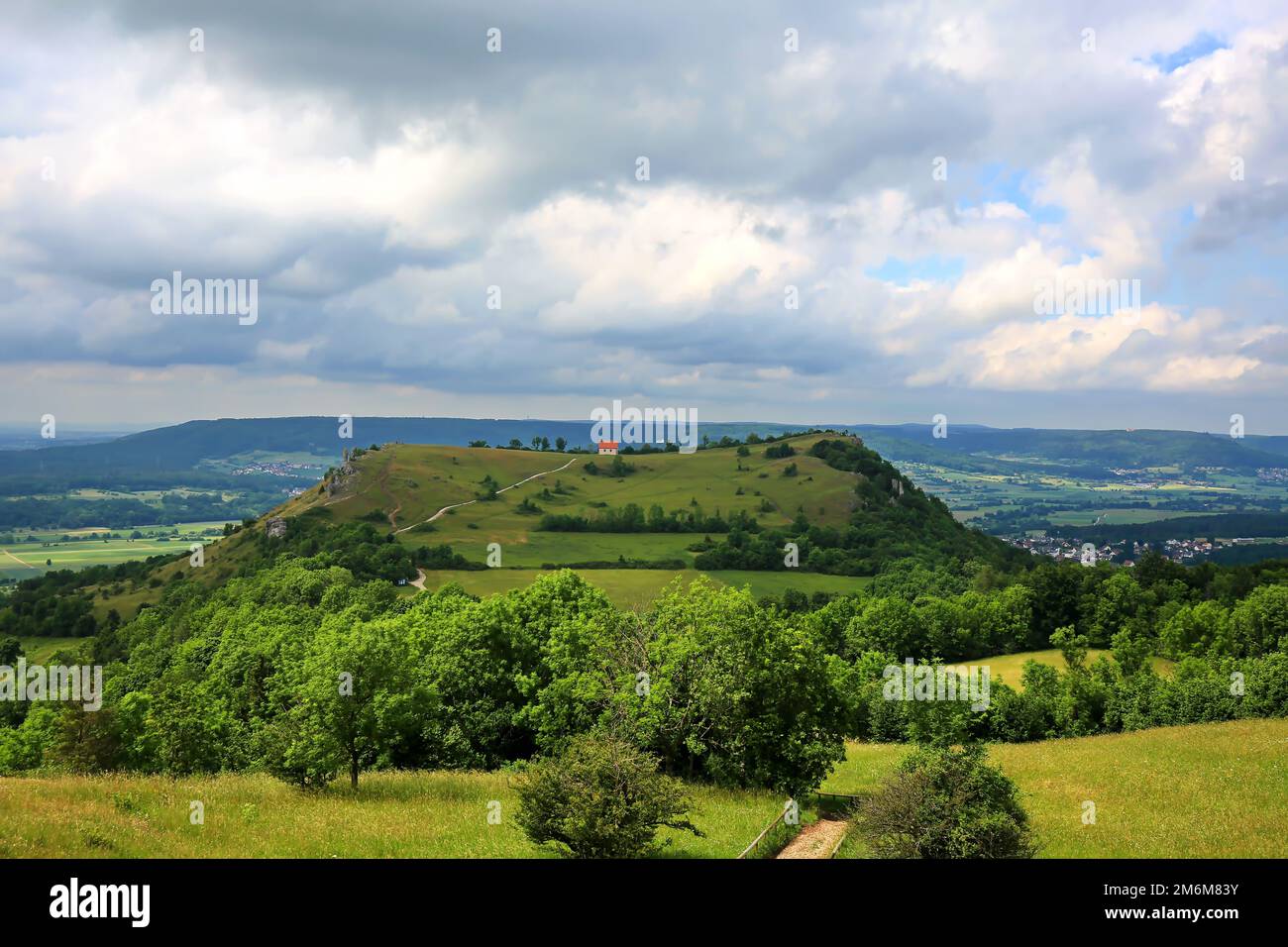 Die Walberla ist eine traumhafte Landschaft in der fränkischen Schweiz Stockfoto
