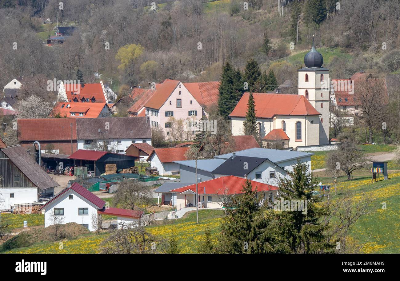 Achdorf mit der katholischen Kirche St. Nicholas, Südlicher Schwarzwald Stockfoto