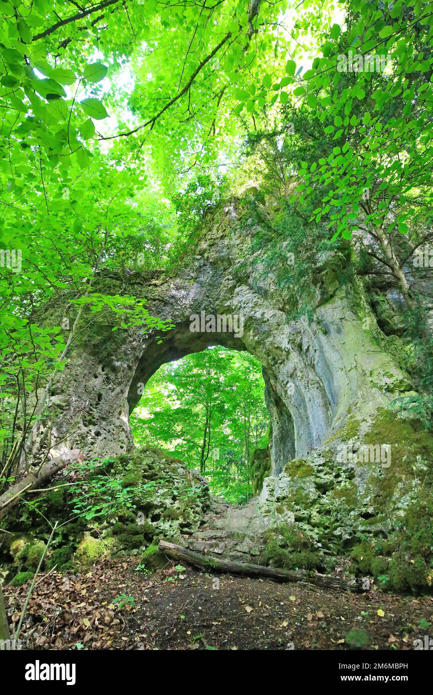 Der Felsentor in der Nähe von GÃ¶ÃŸweinstein ist ein Naturwunder und wurde durch Erosion geschaffen. Stockfoto