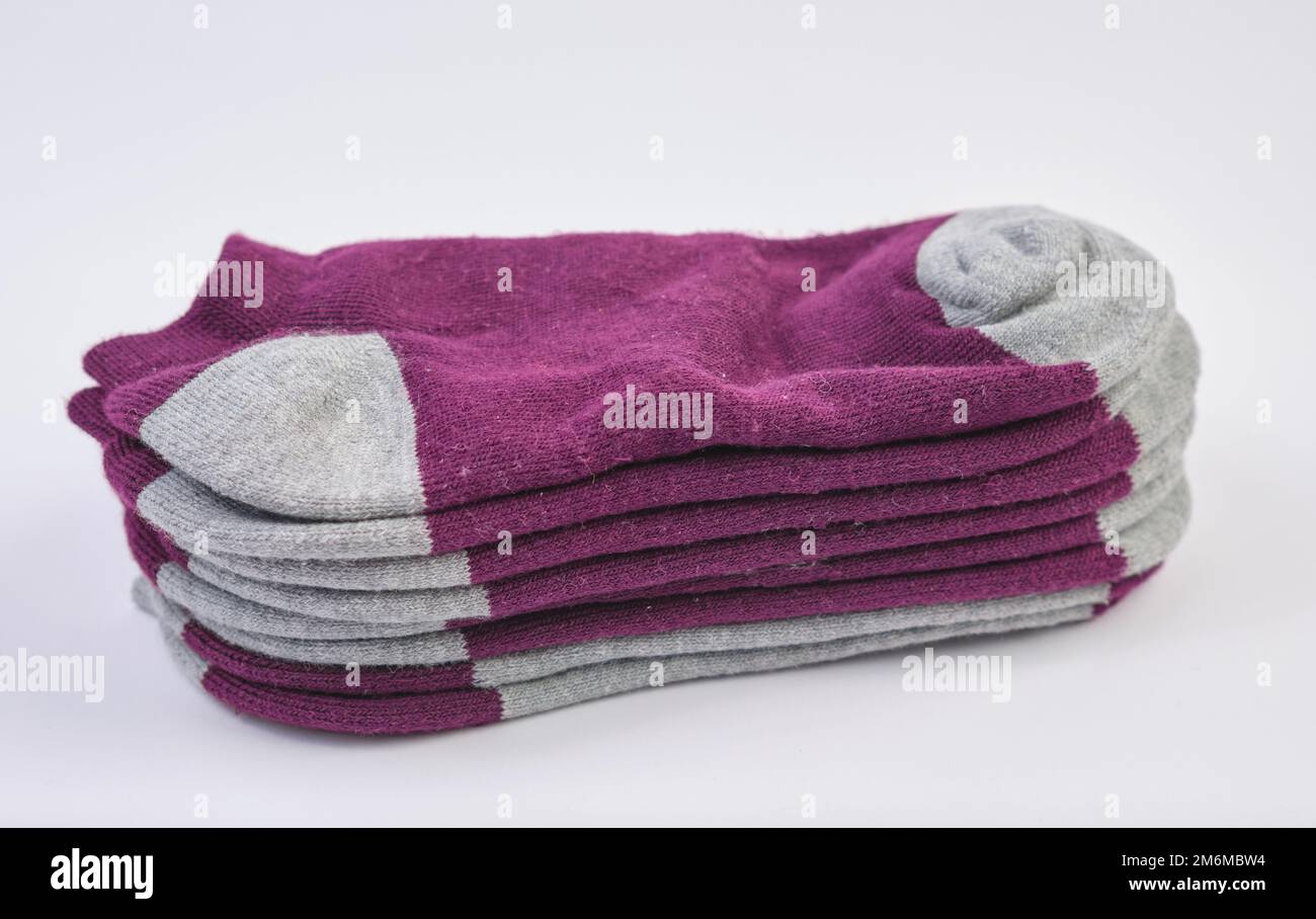 Set aus neuen Baumwollsocken für Herren, die ordentlich gefaltet sind Stockfoto