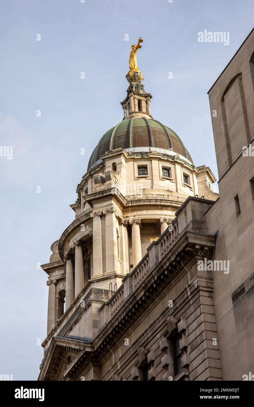 Eine vertikale Aufnahme des Central Criminal Court in der Old Bailey Street in London, Großbritannien. Stockfoto