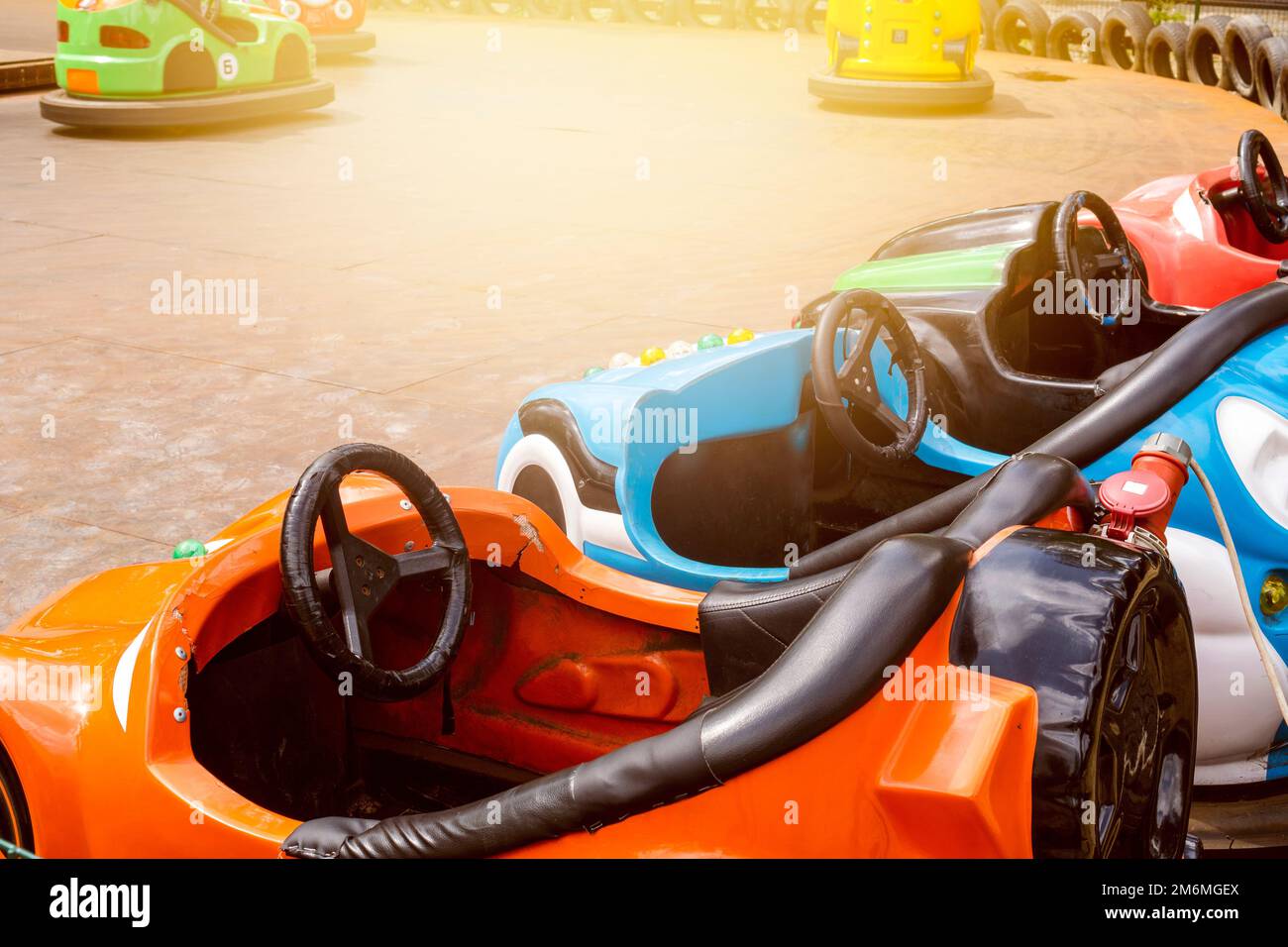 Autodrome im Vergnügungspark Stockfoto