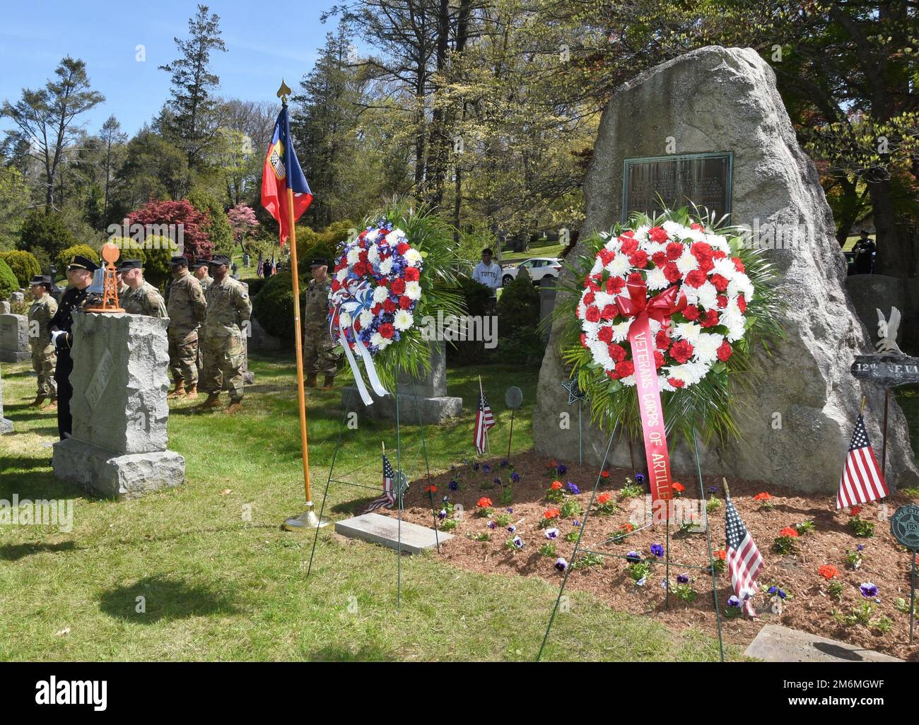 New York Guard First Provisoral Regiment Aqueduct Defense Memorial Stone, am Sleepy Hollow Cemetery am 1. Mai 2022. (Fotos der New York State Division of Military and Naval Affairs von New York Guard Captain Mark Getman) Stockfoto