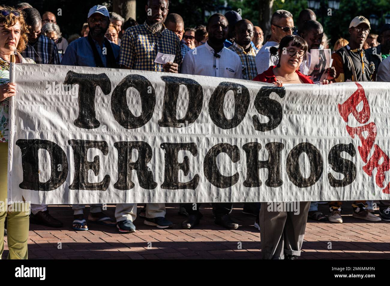 Demonstration für den Tod mehrerer illegaler Einwanderer an der Grenze zwischen Spanien und Marokko. Stockfoto