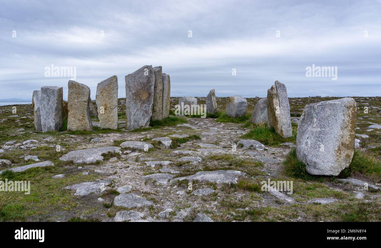 Panorama des Megalith-Ortes Tobar Dherbhile auf der Mullet-Halbinsel der Grafschaft Mayo in Irland Stockfoto