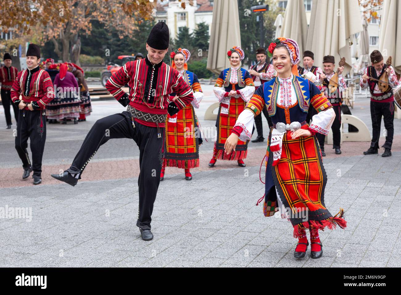 Plowdiw, Bulgarien, Jungweinparade in der Altstadt Stockfoto