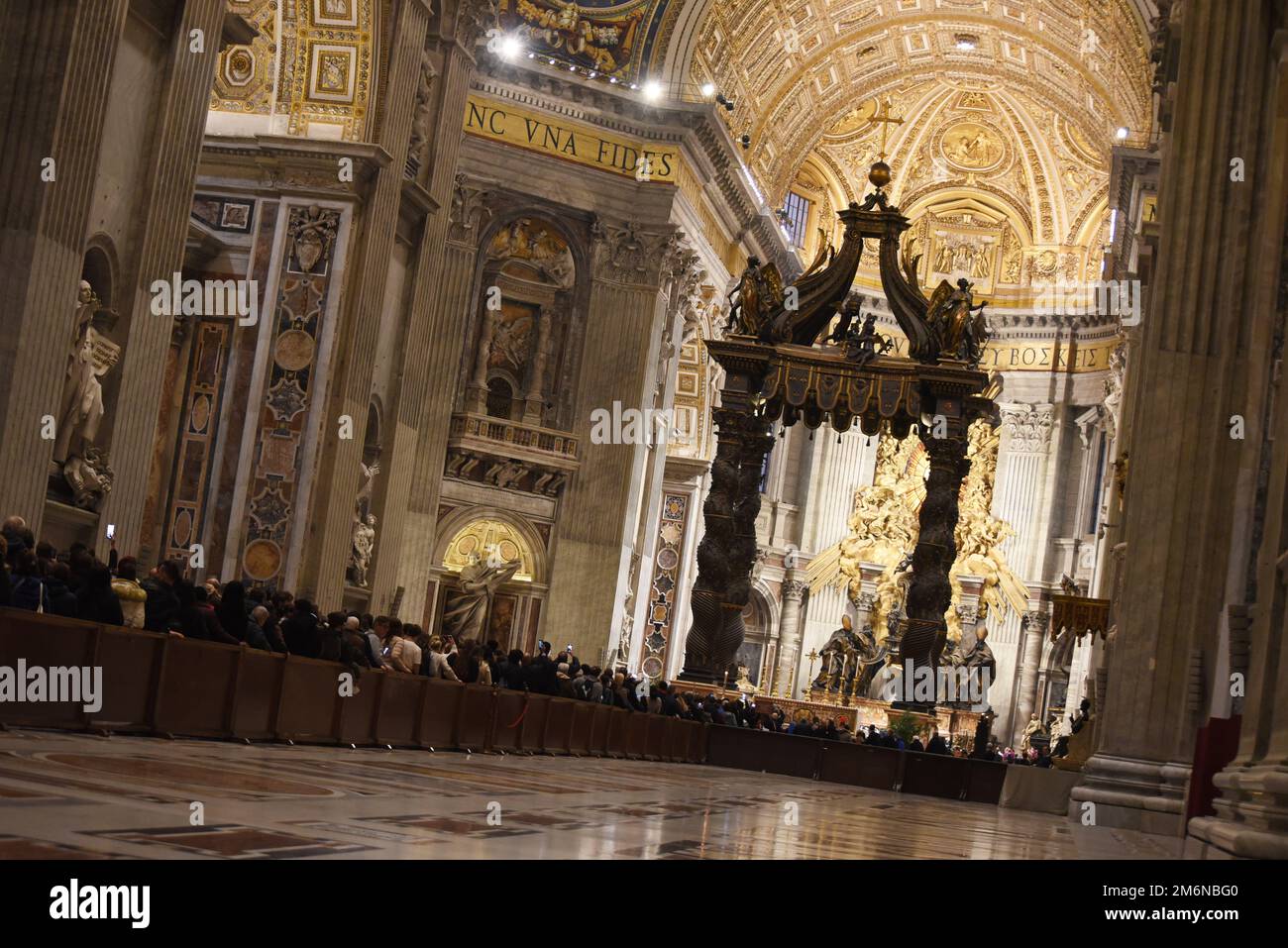 4. Januar 2023, Vatikanstadt (Rom, päpstliche Staaten, Italien: Die Leiche von Papst Benedikt XVI., am letzten Tag der Entdeckung für die Gläubigen vor der Beerdigung in der Stadt Vatikan im Petersdom. (Kreditbild: © Pasquale Gargano/Pacific Press via ZUMA Press Wire) Stockfoto