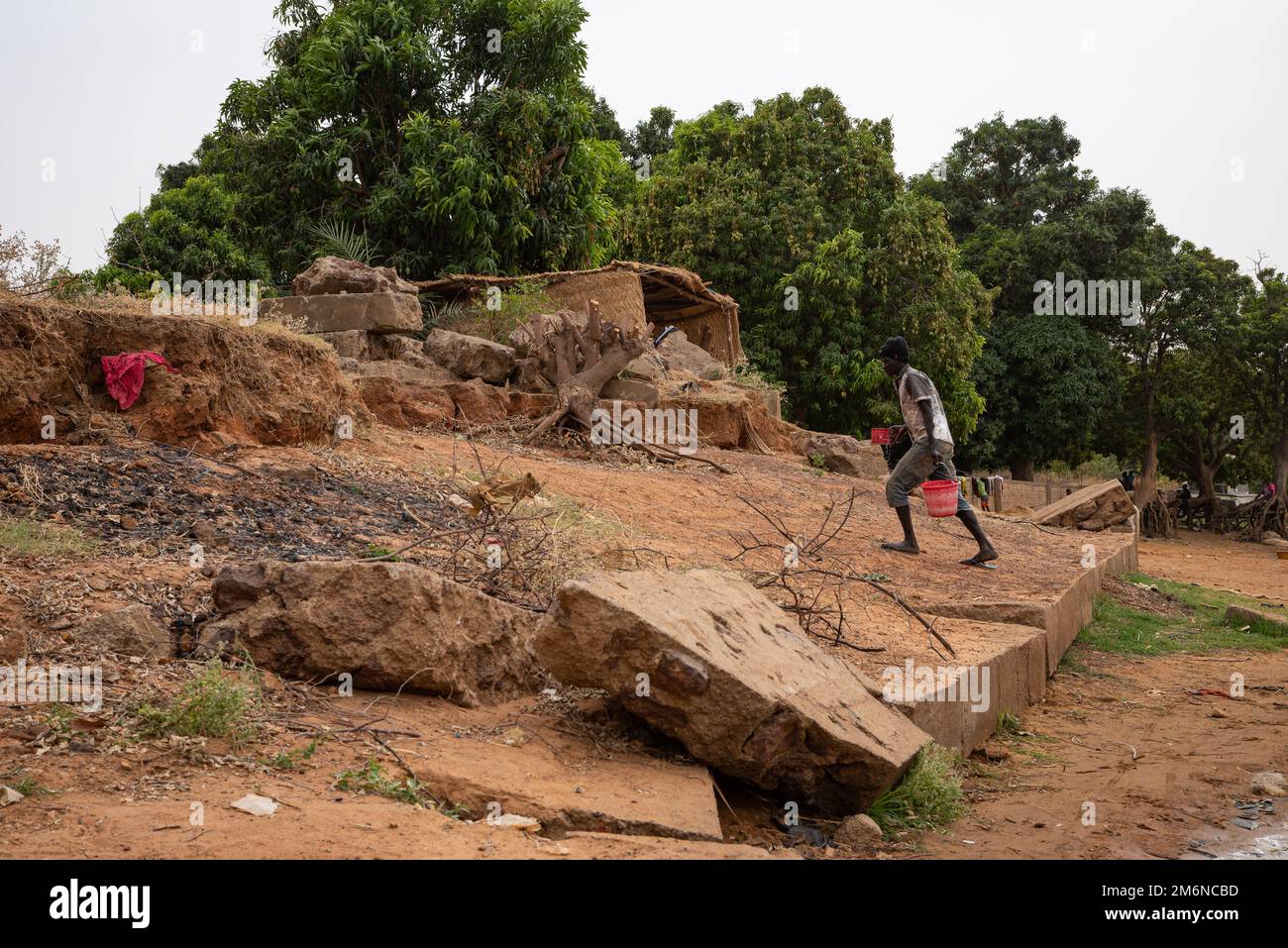 Nicolas Remene / Le Pictorium - Malis Antwort auf die Herausforderungen und Realitäten des Klimawandels - 11/3/2021 - Mali / Segou / Segou - Erosion o Stockfoto