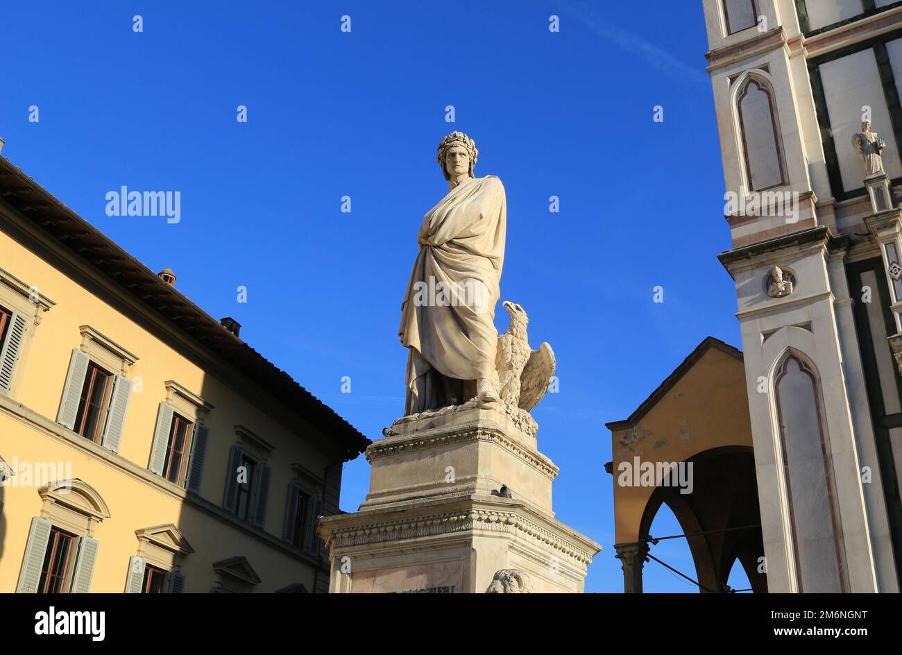 Dante Alighieri Statue in Piazza Santa Croce in Florenz, Italien Stockfoto