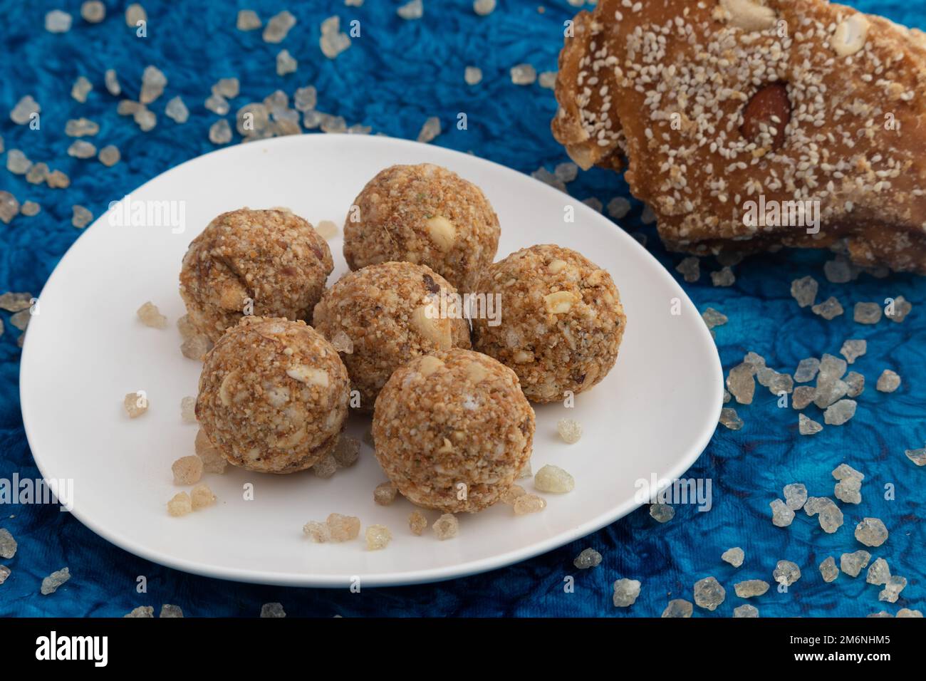 Gond ke laddu heißt auch Karadantu, Antinaunde Gondh Ladoo aus