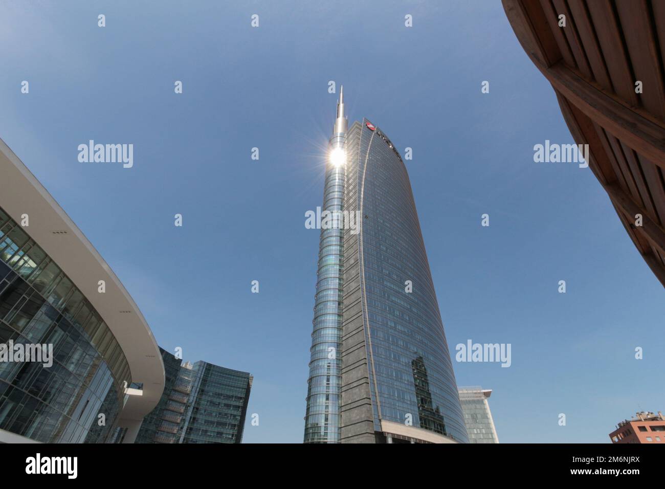 MAILAND, ITALIEN, 10. Juni 2017: Blick auf den Unicredit-Turm und die Piazza Gae Aulenti im Geschäftsviertel Garibaldi Bahnhof. Stockfoto