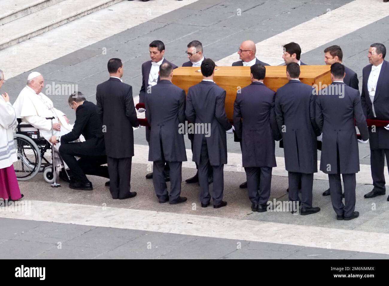 Jorge Mario Bergoglio "Papst Franziskus" während der Beerdigung von Joseph Aloisius Ratzinger "Papst Benedikt XVI.", die in St. Petersplatz in Rom. Rom, Italien, 05. Januar 2023. (Foto: Vincenzo Izzo/Sipa USA) Stockfoto