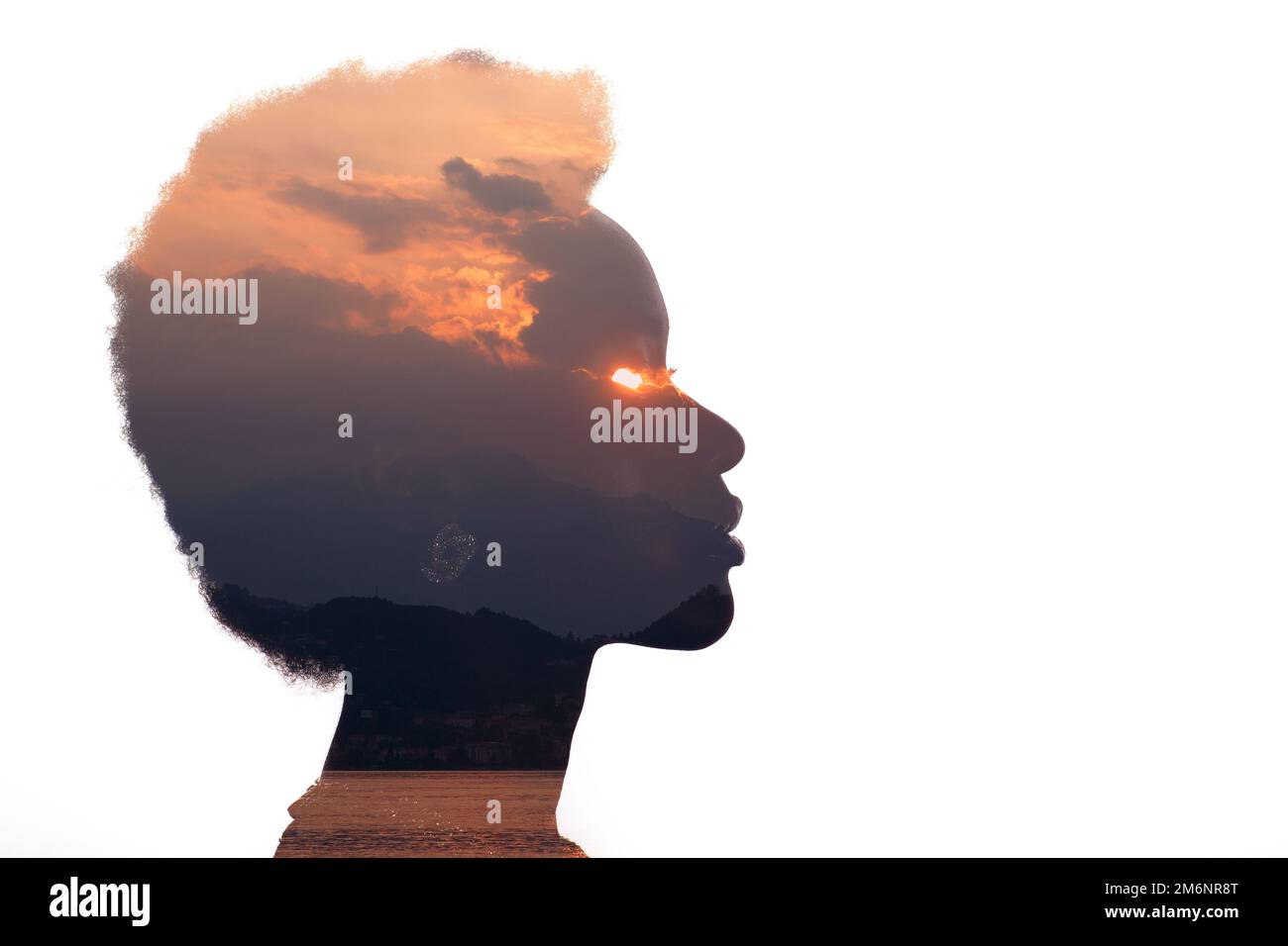Mehrfachbelichtung Sonnenaufgang und Meer in Frau Silhouette. Psychologiekonzept Stockfoto