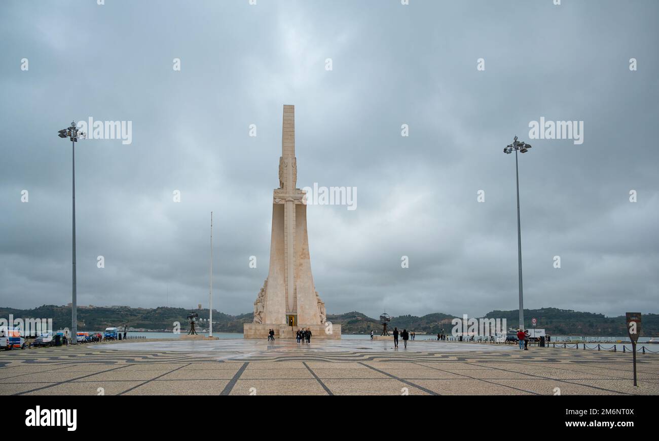 Monument der Entdeckungen (Padrao dos Descobrimentos) am nördlichen Ufer des Tejo. Stockfoto