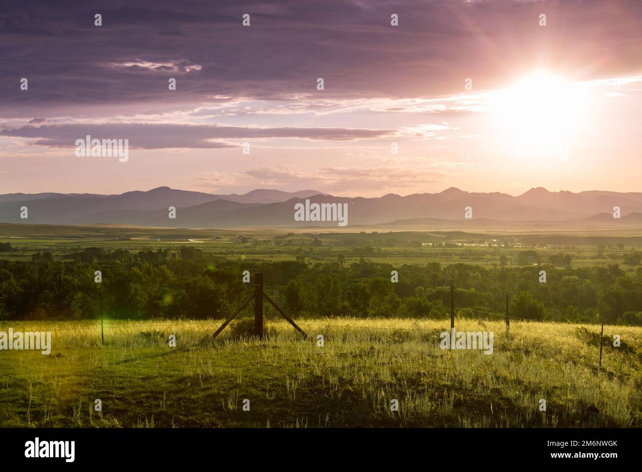 Felder auf Sonnenuntergang Stockfoto