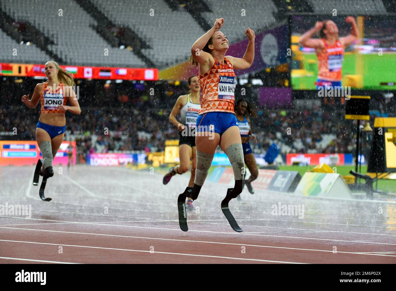 Marlou van Rhijn, mit dem Spitznamen Blade Babe, gewann in den 200m T44 Jahren Gold bei den 2017 World para Athletics Championships im Olympiastadion. Wir Feiern Stockfoto