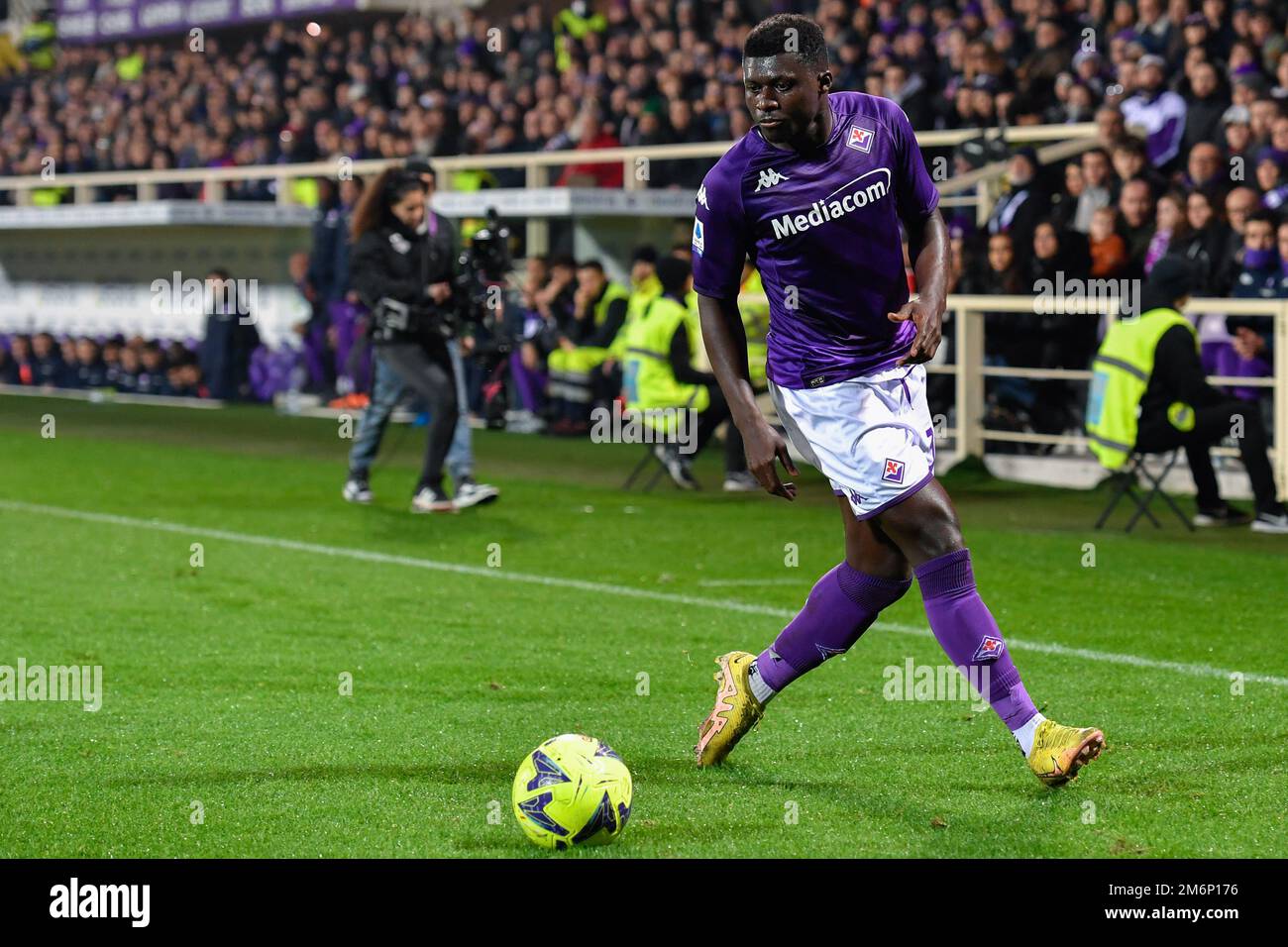 Florenz, Italien. 04. Januar 2023. Alfred Duncan (ACF Fiorentina) während des Spiels ACF Fiorentina gegen AC Monza, italienisches Fußballspiel Serie A in Florenz, Italien, Januar 04 2023 Kredit: Independent Photo Agency/Alamy Live News Stockfoto