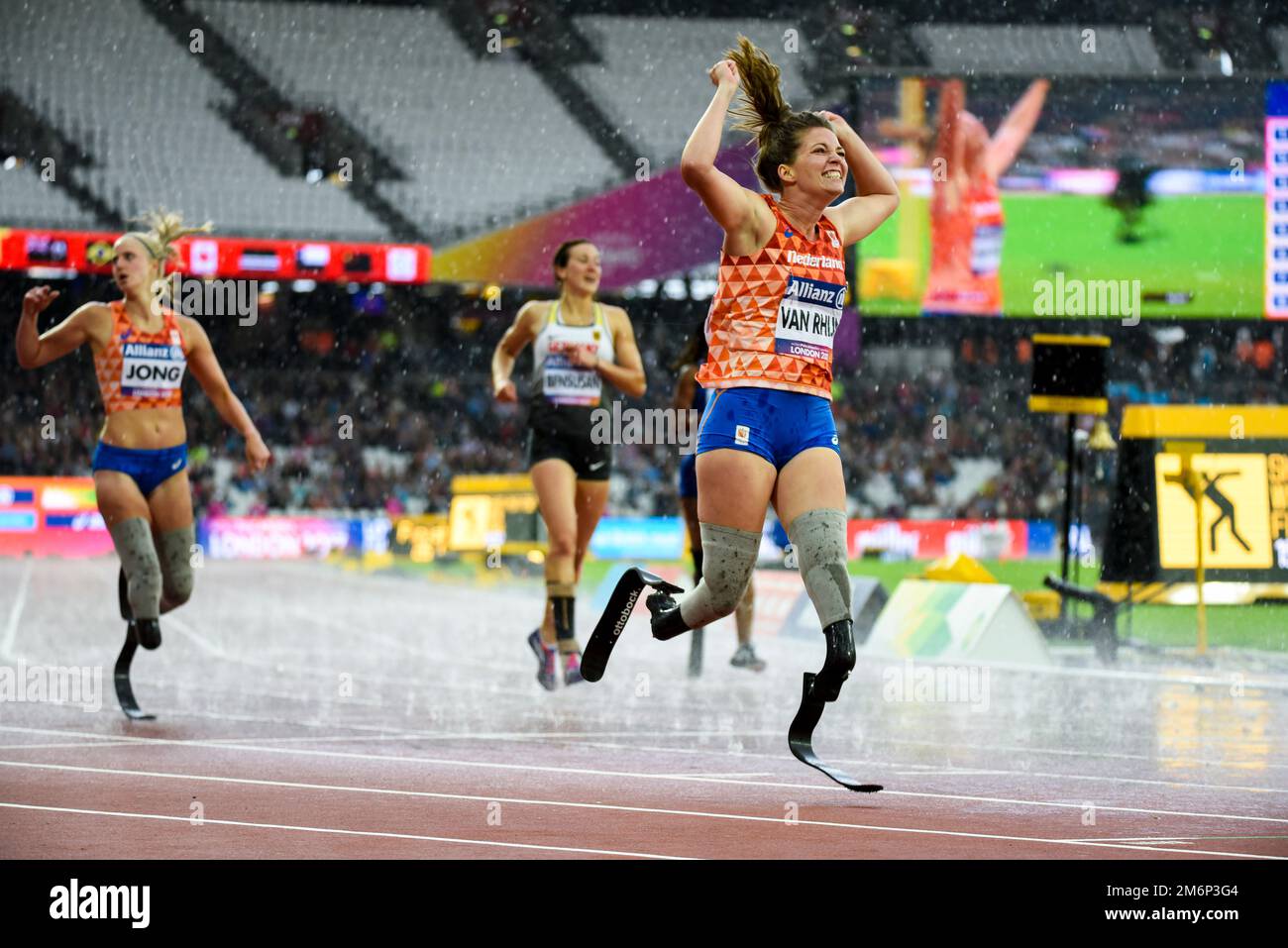 Marlou van Rhijn, mit dem Spitznamen Blade Babe, gewann in den 200m T44 Jahren Gold bei den 2017 World para Athletics Championships im Olympiastadion. Wir Feiern Stockfoto