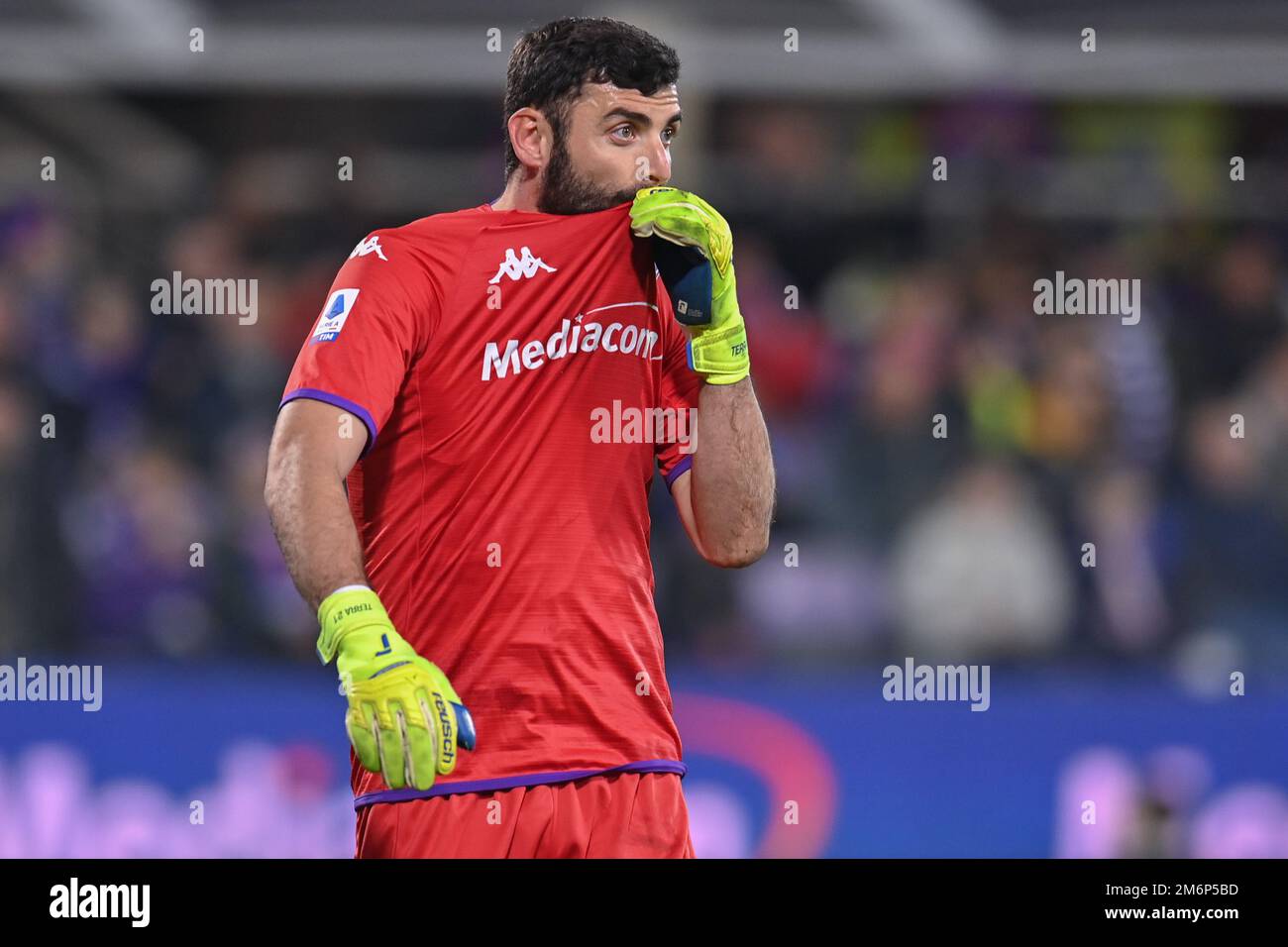 Florenz, Italien. 04. Januar 2023. Pietro Terracciano (ACF Fiorentina) während des Spiels ACF Fiorentina vs AC Monza, italienisches Fußballspiel Serie A in Florenz, Italien, Januar 04 2023 Kredit: Independent Photo Agency/Alamy Live News Stockfoto