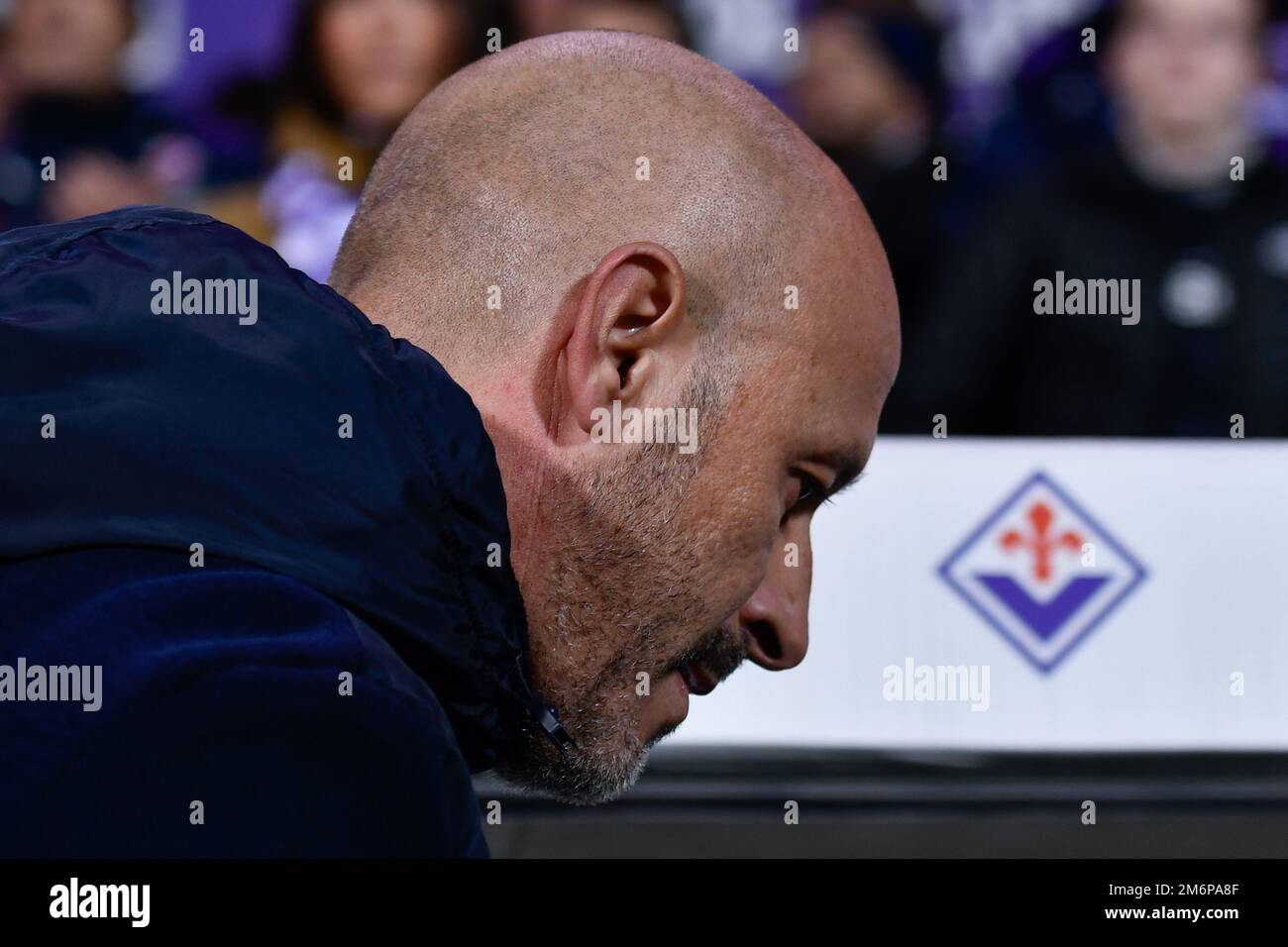 Florenz, Italien. 04. Januar 2023. Vincenzo Italiano (Cheftrainer von ACF Fiorentina) während des Spiels ACF Fiorentina vs AC Monza, italienisches Fußballspiel Serie A in Florenz, Italien, Januar 04 2023 Kredit: Independent Photo Agency/Alamy Live News Stockfoto