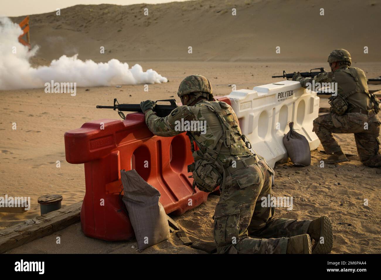 Soldaten der Task Force Spartan nehmen während der USA an Stresspfaden Teil Army Central Best Squad Competition in Camp Buehring, 6. Mai 2022. Stockfoto