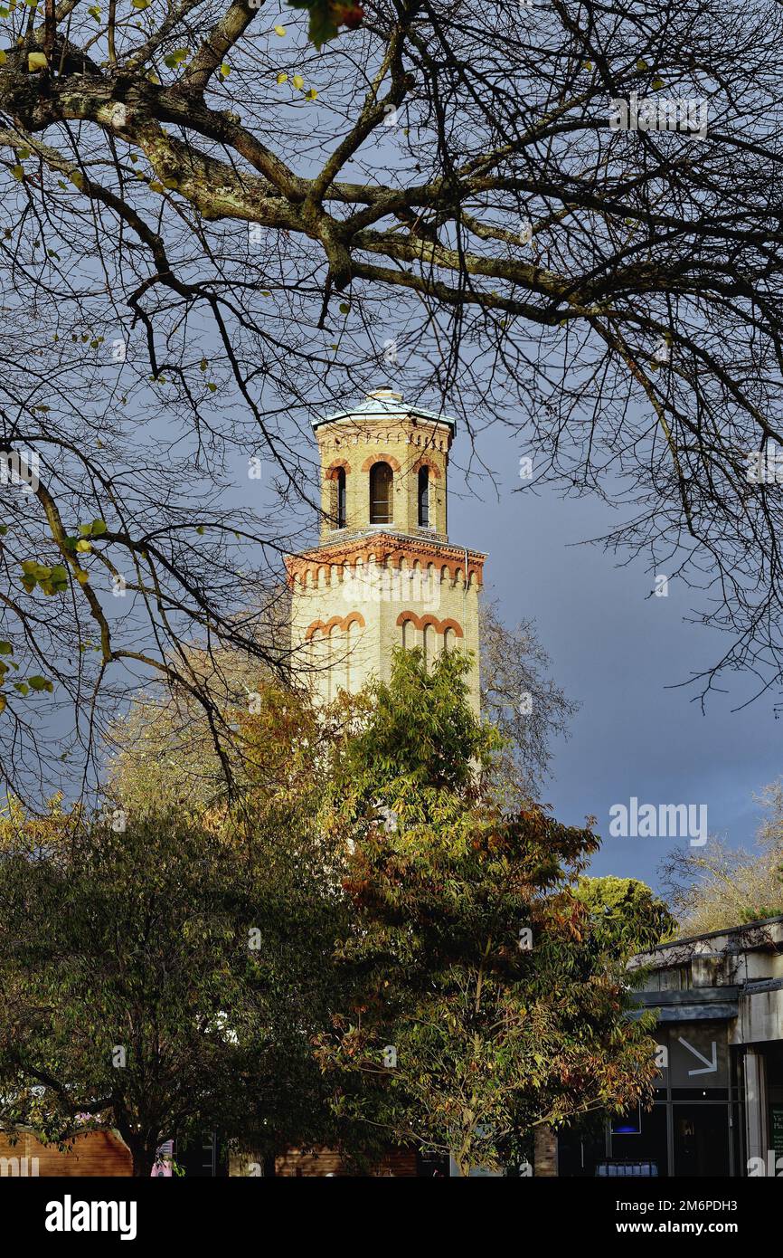 Water Tower und Chimney im Stil eines italienischen Campanile in den Royal Botanic Gardens Kew Greater London, England Stockfoto