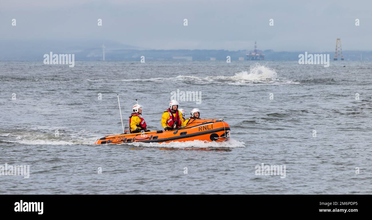 Royal National Lifeboat Institution (RNLI), starres Schlauchboot, Firth of Forth Sea, North Berwick, East Lothian, Schottland, Vereinigtes Königreich Stockfoto