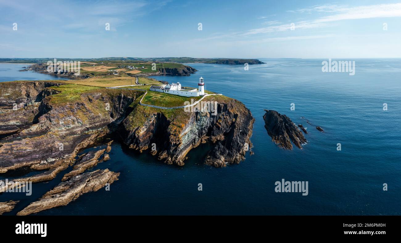 Blick auf den Galey Head Lighthouse in der Grafschaft Cork Stockfoto