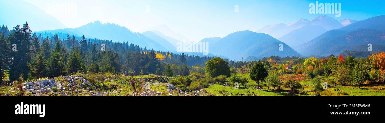 Herbstpanorama von Pirin, Bulgarien Berggipfel Stockfoto