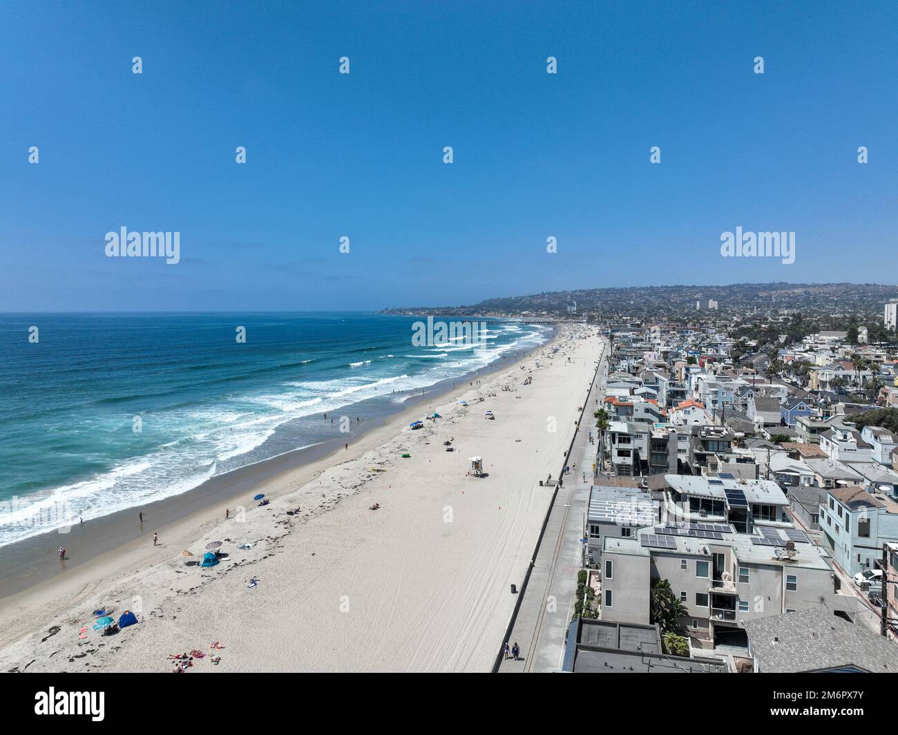 Blick aus der Vogelperspektive auf Mission Bay und Strand in San Diego, Kalifornien. USA. Stockfoto