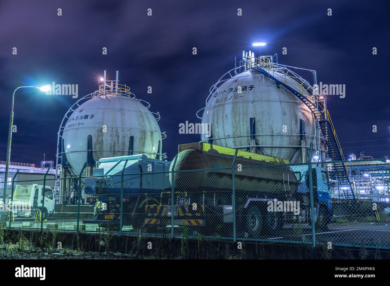 Fabrikansicht der Keihin-Region bei Nacht Stockfoto