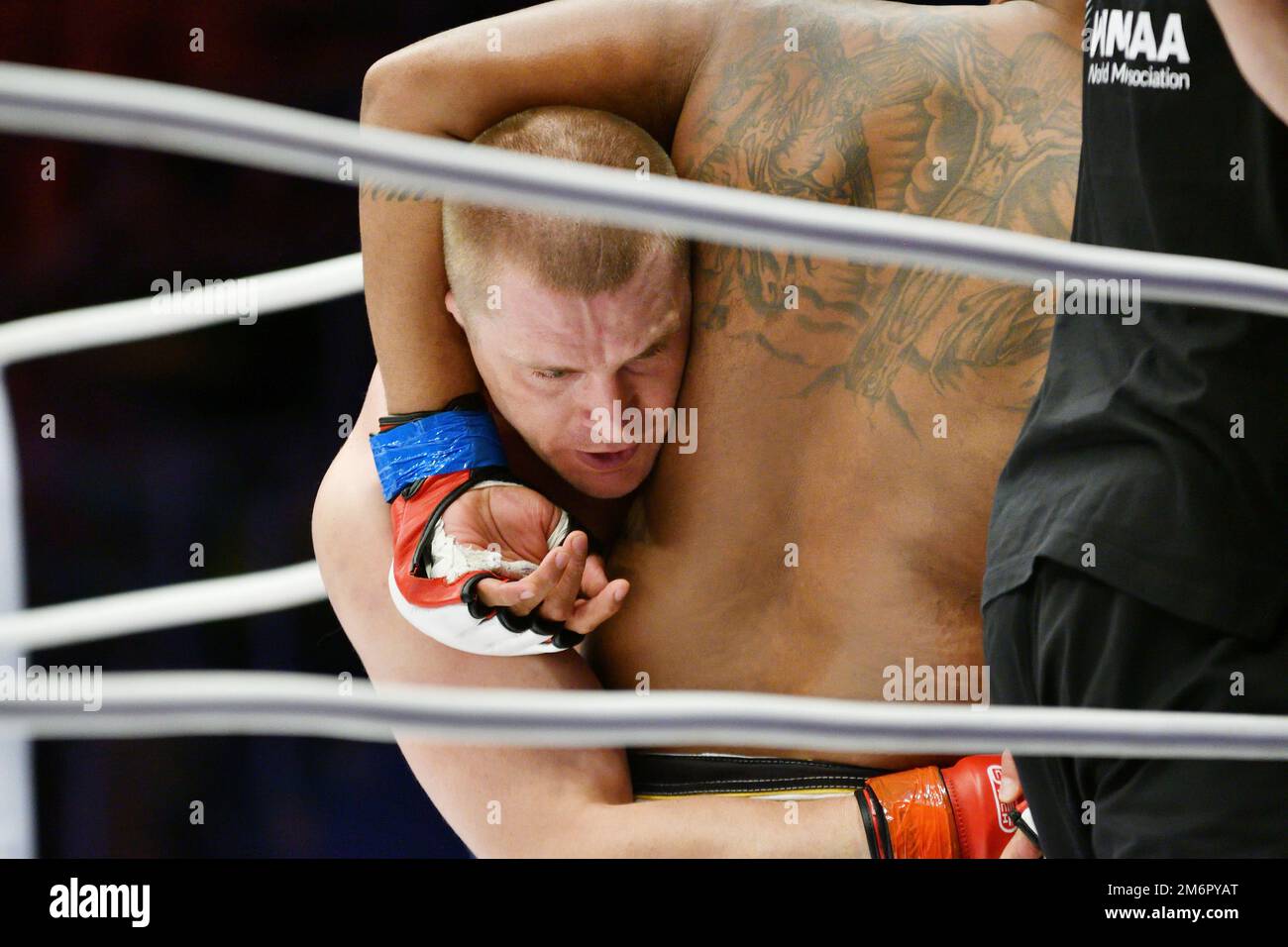 Orenburg, Russland - 15. Juni 2018: Kampf der MMA-Kämpfer Marcus Vinicius Lopez (Brasilien) - Maxim Yakob Stockfoto
