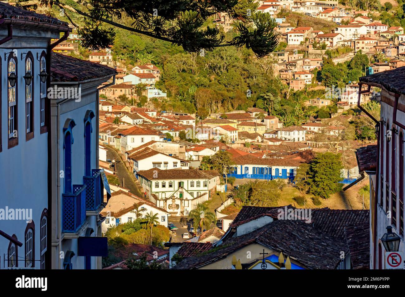 Die Stadt Ouro Preto in Minas Gerais mit ihren alten Kolonialhäusern Stockfoto