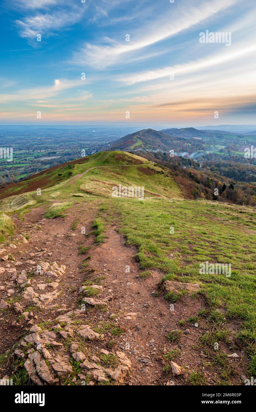 Südlich vom Worcestershire Beacon Richtung Summer Hill und den Malverns, Worcestershire, England Stockfoto