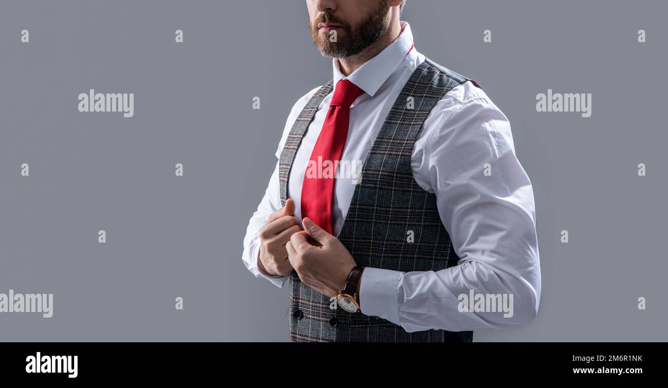 Foto eines Mannes in Herrenbekleidung, Kopierraum. Männer tragen  Männerbekleidung formeller Anzug. Mann in Herrenbekleidung Stockfotografie  - Alamy