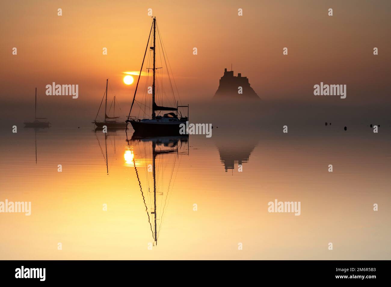 Lindisfarne Castle at Dawn, Holy Island, Northumberland, England, Großbritannien Stockfoto