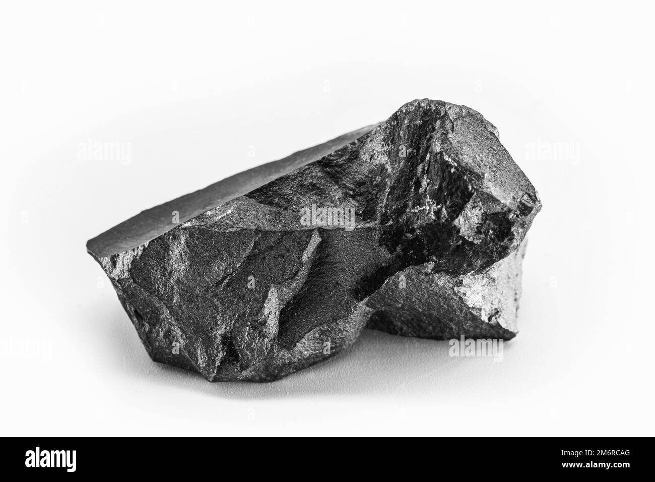 Stahlerz, hergestellt aus Eisenerz, Kohle und Kalk. Metalllegierung, industrielle Verwendung. Stockfoto